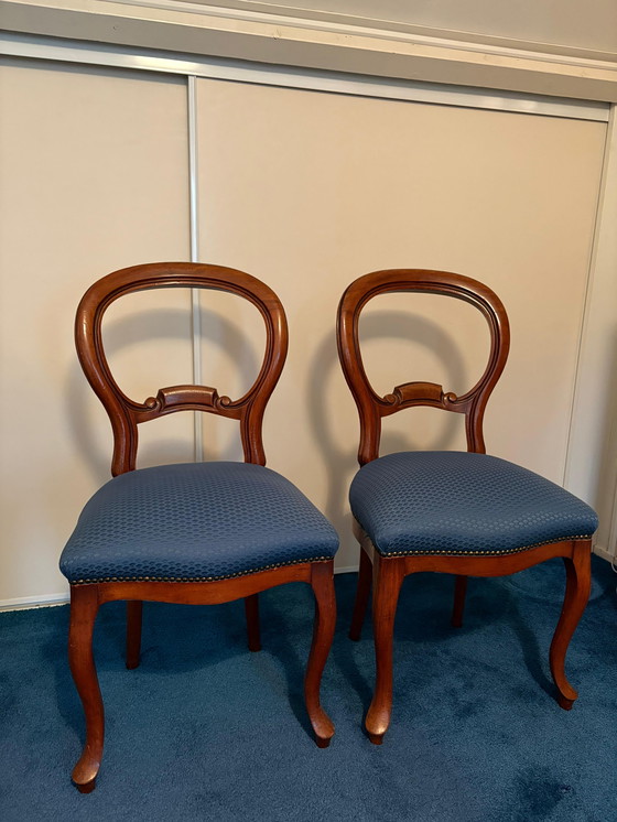 Image 1 of Twee Biedermeier stoelen met blauwe bekleding