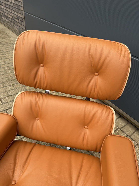 Image 1 of Poltrona lounge Vitra Eames XL + poggiapiedi, in pregiata pelle nera e palissandro Santos. NUOVA!!