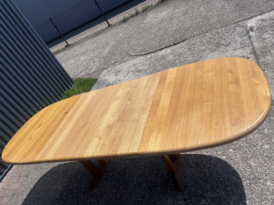 Image 1 of Vintage oak dining table extendable solid