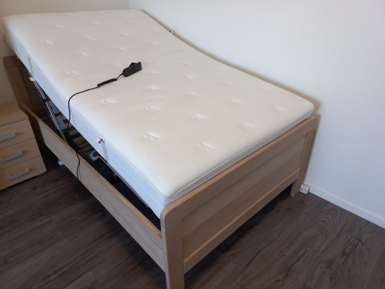 Image 1 of Camera singola come nuova con spazioso letto regolabile elettricamente.