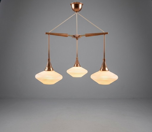 Lampadario scandinavo di metà secolo in teak, rame e vetro opalino, anni '60. – hanglampen, Glass, Wood (photo 2 of 5)