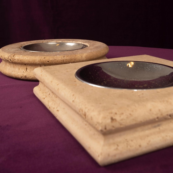 Pair of Italian Travertine Ashtrays / Vide-Poches, round and square 1970 – Table accessories, Metal (photo 18 of 20)