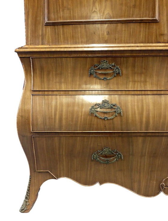 Image 1 of Cabinet de style Louis XV, milieu du XVIIIe siècle.