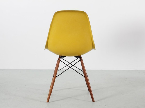 Set van 4 DSW Charles Eames stoelen - Gele glasvezel Herman Miller editie – Eetkamerstoelen, Fiberglass (photo 13 of 18)
