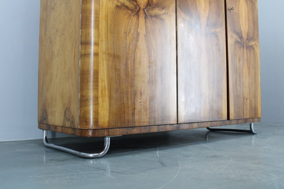 Image 1 of Armadio Bauhaus anni '30 di Vichr &amp; Spol in finitura noce, Cecoslovacchia