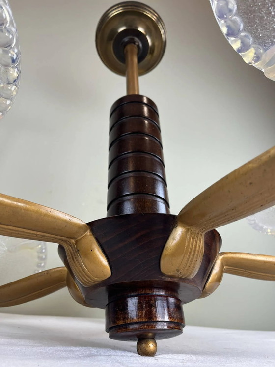 Französischer modernistischer Kronleuchter aus Holz, Messing und opaleszentem Glas. – Wood, Brass, Bauhaus (photo 4 of 20)