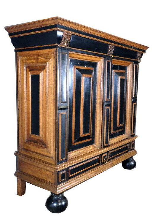 Image 1 of Credenza Zeeland del XVII secolo, in rovere.