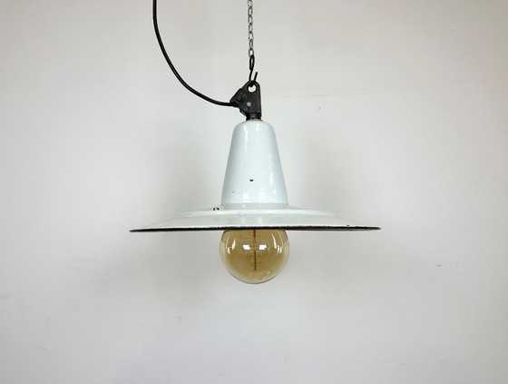 Image 1 of Lampada a sospensione industriale in smalto bianco, anni '60