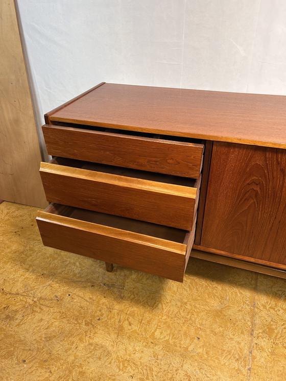 Image 1 of Superbe buffet en teck rétro du Mid Century Vintage par Nathan Furniture 1960 Rare Curved Edge Design