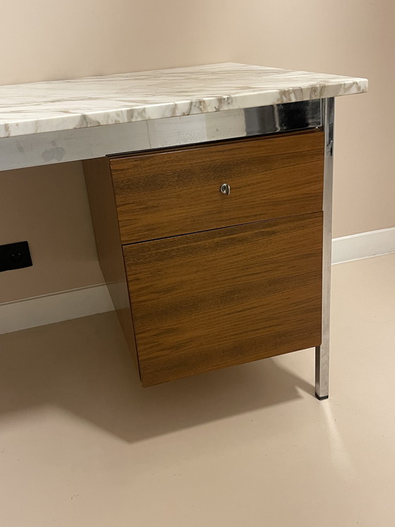 Image 1 of Bureau Florence Knoll