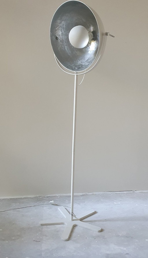 Retro Stehlampe in Weiß und Silber