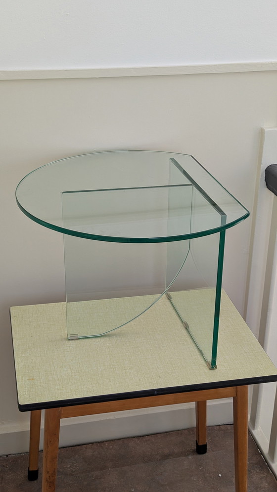 Image 1 of Mesa de centro de cristal geométrica Diseño escultural