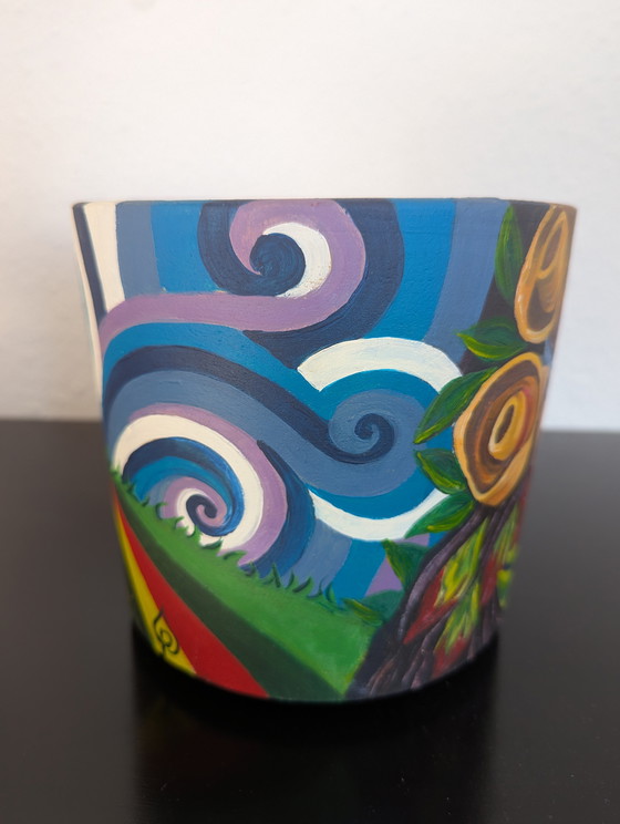 Image 1 of Nieuw artistiek origineel: Handbeschilderde bloempot met een verliefd stel, in Spaanse stijl.