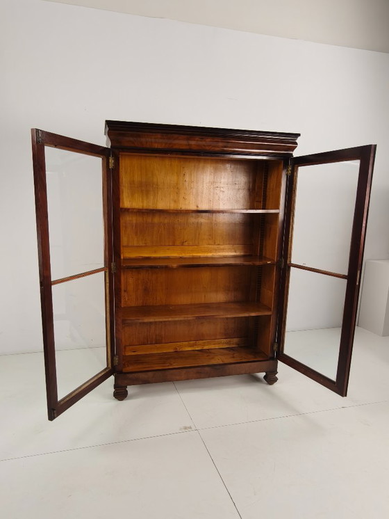 Image 1 of Librería Biedermeier del siglo XIX: nogal, cristal original