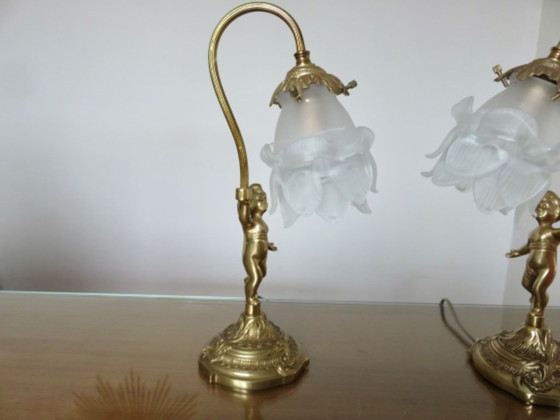 Image 1 of coppia di lampade art nouveau "cherubini" in bronzo e vetro satinato