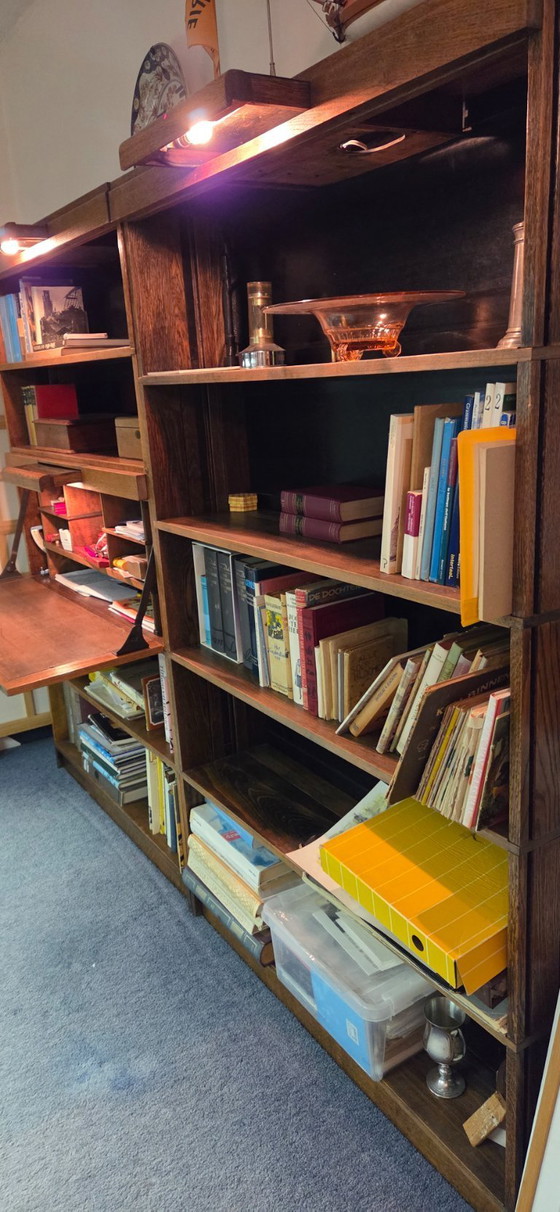 Image 1 of Antieke boekenkast met secretaire/klepbureau en verlichting