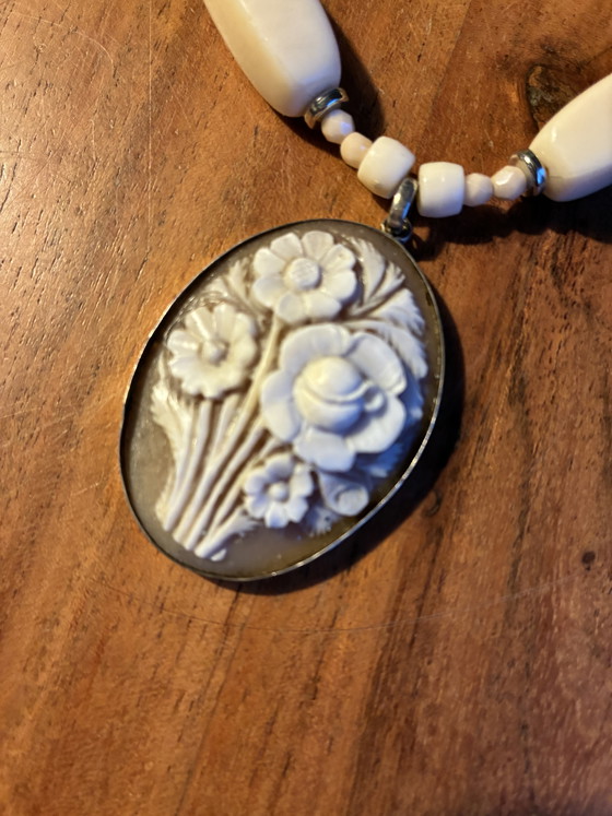 Image 1 of Nieuwe ketting met vintage kralen en steencamee lengte 49 cm