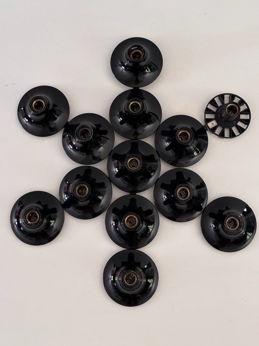 Komposition aus 13 Teti Vico Magistretti Wandleuchten für Artemide, 1970, schwarz lackiertes ABS, Space-Age-Finish