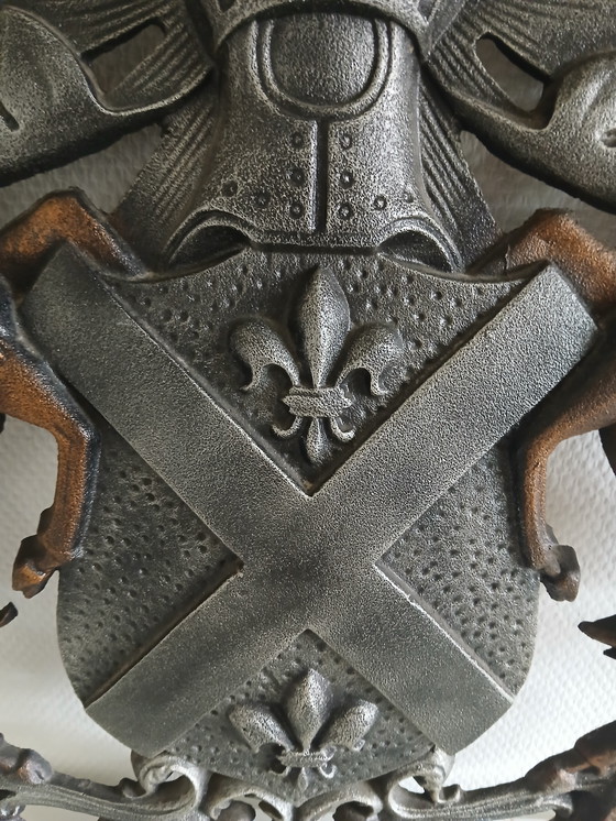 Image 1 of Placa con escudo de armas.