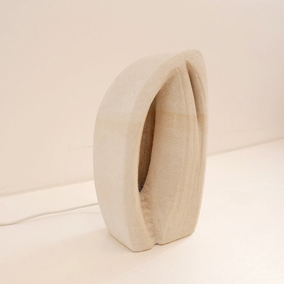 Image 1 of Brutalistische Tischlampe aus geschnitztem Kalkstein - Um 1980er Jahre