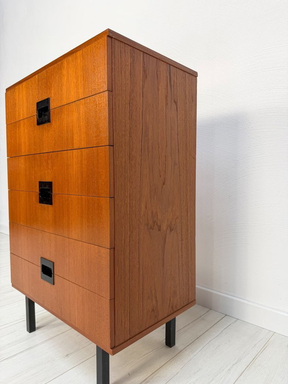 Image 1 of Dressoir van teakhout uit de jaren 60 in de stijl van Cees Braakman – Compacte ladekast