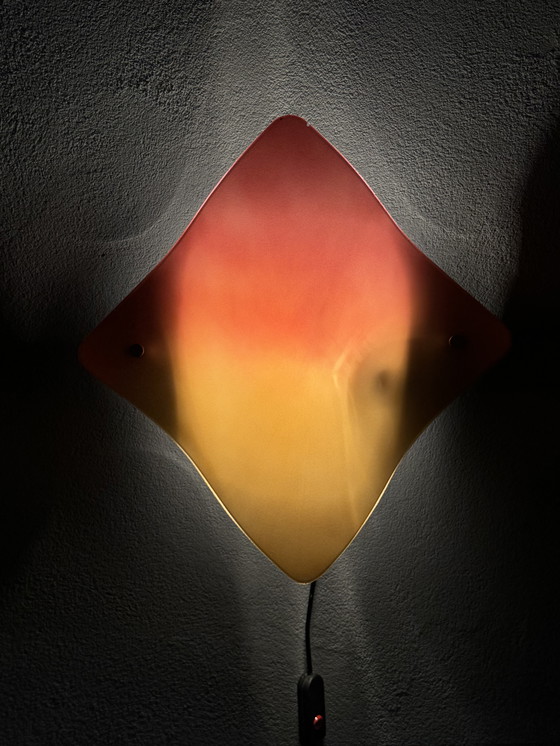 Image 1 of Wandlamp met warm kleurverloop