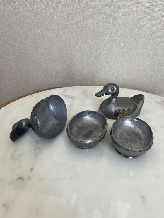 Image 1 of Set di 2 scatole decorative vintage a forma di anatra in metallo argentato, anni '70.