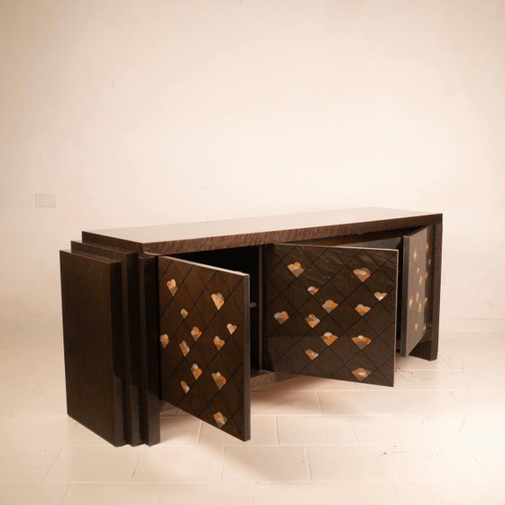 Luciano Frigerio Postmodernes Sideboard aus Maserholz und Perlmutt 1980 – Glass (photo 18 of 23)