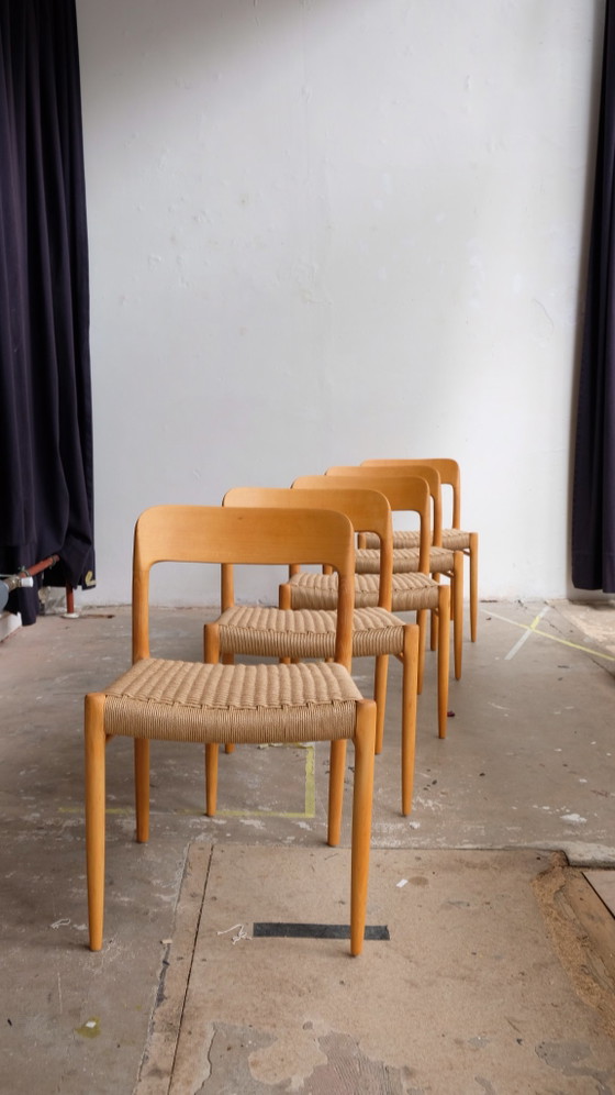 5 gerestaureerde Moller 75 stoelen in beukenhout – Niels Otto Møller, Eetkamerstoelen, Wood (photo 3 of 12)