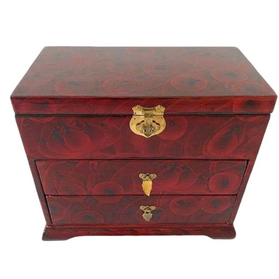 Image 1 of Vintage Chinese sieradendoos rood lakhout messing 1960's