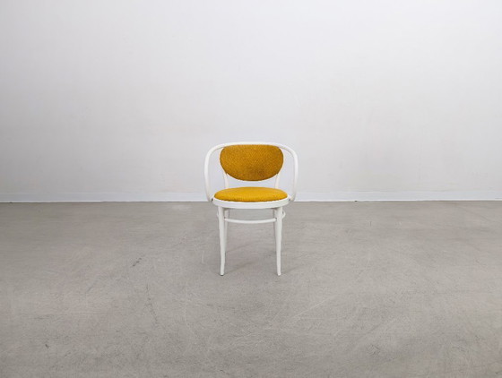 Image 1 of Set van 7 Thonet stoelen 210 P gebogen hout jaren 60 geel designklassieker