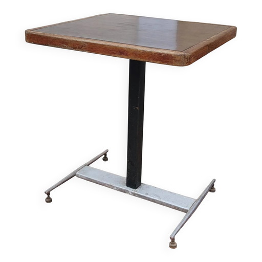 Quadratischer Bistrotisch