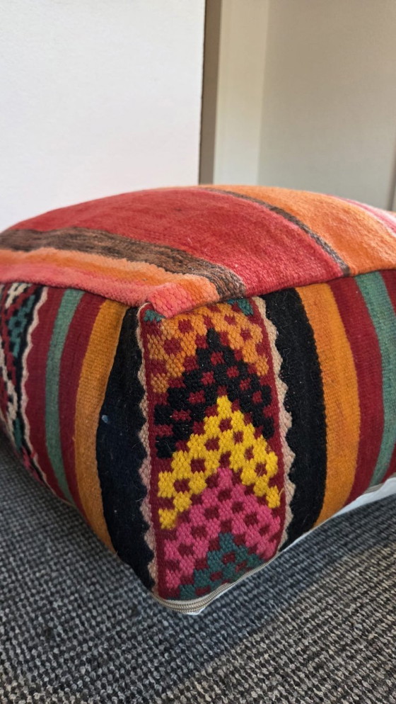 Image 1 of Set di pouf berberi vintage, cuscino da pavimento Kilim con cuscino decorativo