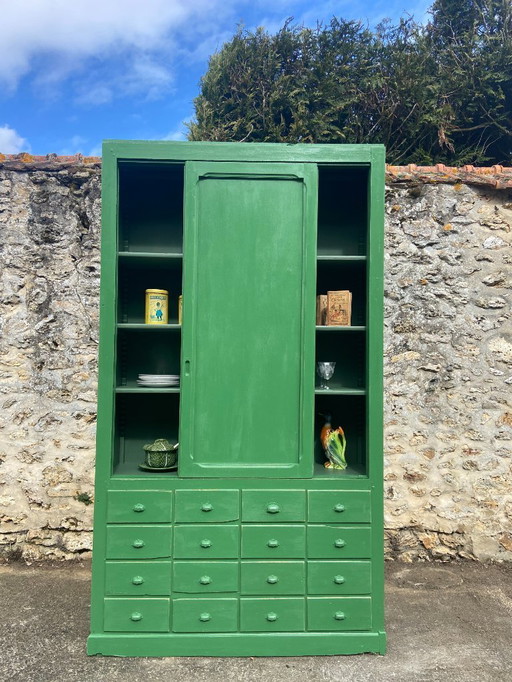 Muebles de tienda de antigüedades
