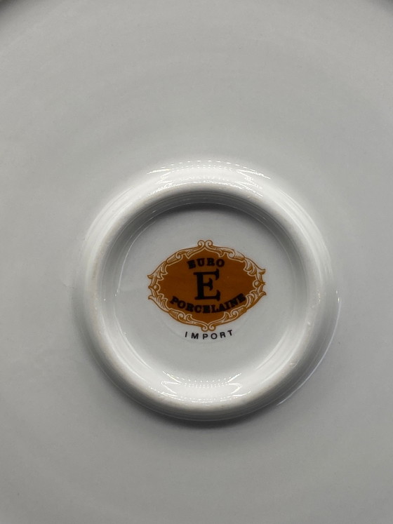 Piatto fondo in porcellana, crisantemi malva e fogliame grigio, bordo dorato, Euro Porcelaine (photo 3 of 4)
