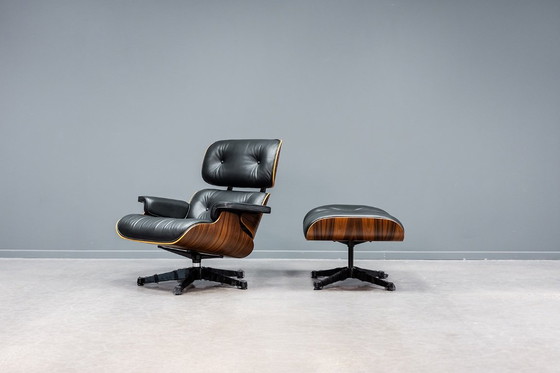 Image 1 of Eames loungestoel + voetenbank "jubileumeditie"