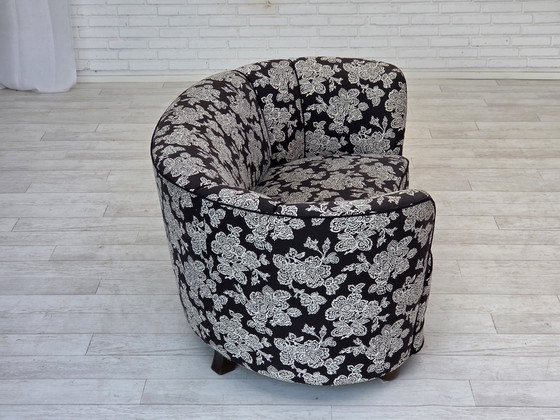 Image 1 of Canapé danois "Banan" 2 places des années 1960, tissu noir et blanc, bois de hêtre