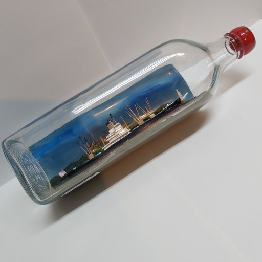 El SS Hawaiian Pilot Ship en una botella. Buque de carga y pasajeros American C-3 MNC.