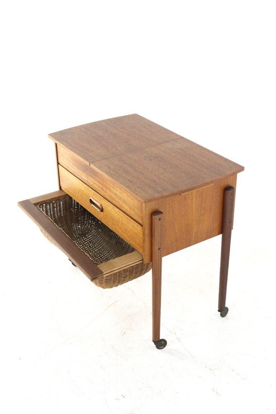 Image 1 of Vintage bijzetkastje kastje / naaikistje naaikastje Deens