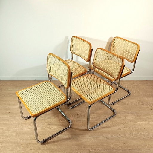 Vintage set van 4 houten Cesca stoelen 'Made in Italy'.