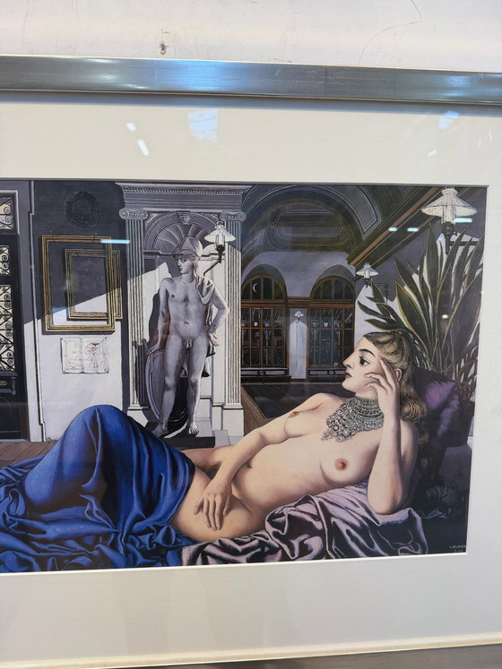 Paul Delvaux – Surrealistisch interieur met liggende naaktfiguur – Ingelijste prent – ​​85 x 65 cm (photo 3 of 3)