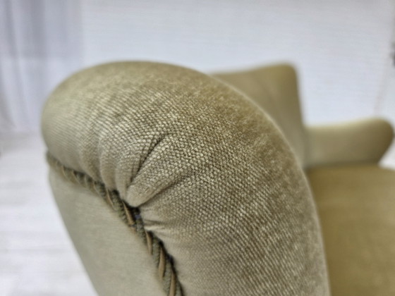 Image 1 of Sofá danés de dos plazas, años 60, terciopelo verde, patas de madera de haya.