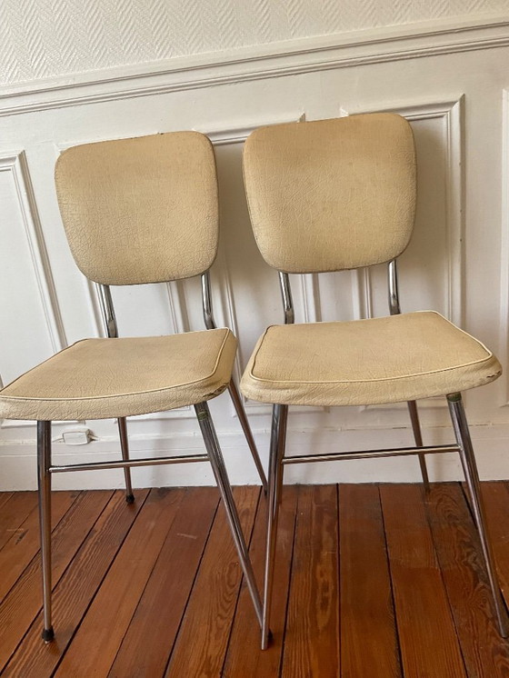 Image 1 of Een paar vintage stoelen uit de jaren 50 - gestempeld - verchroomd staal en gepatineerd kunstleer.