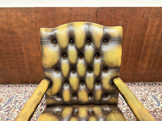 Neu! Klassischer englischer Chesterfield Bürostuhl – Delta Chesterfield, Bürostühle, Leather, Metal (photo 6 of 9)