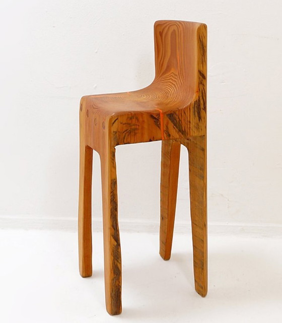 Image 1 of Sculpturale brutalistische kinderstoel van massief eikenhout, geïnspireerd op Wabi-Sabi.