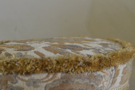 Image 1 of Reposapiés o taburete antiguo de madera