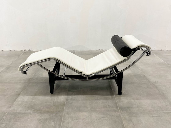 Image 1 of LC-4 Lounge Chair in White Leather by Le Corbusier for Cassina, 1980s