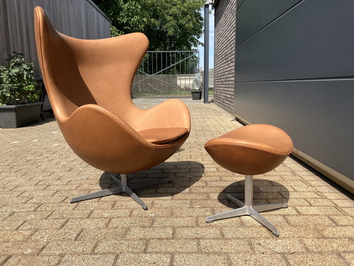 Fritz Hansen Egg Chair + Ottoman, Camel Cognac naturel leder, uit 1968 !!