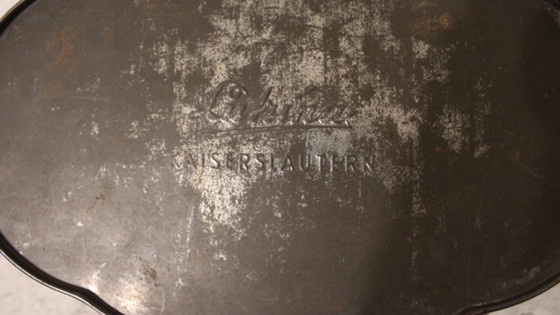 Image 1 of Zeer oude en grote blikken doos, circa 1900, snoepfabriek Lutrina, Kaiserslautern