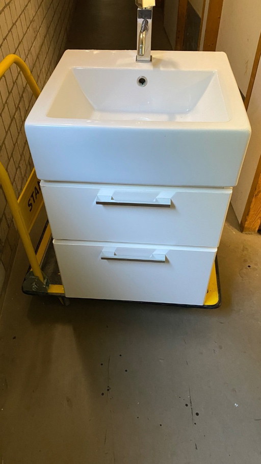 lavabo avec robinet